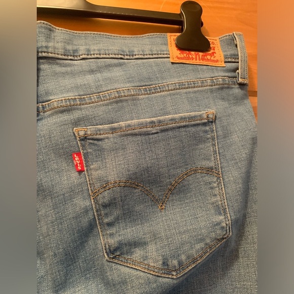 Women’s Levi’s 312 Shaping Size 33/30 Skinny - Picture 11 of 11